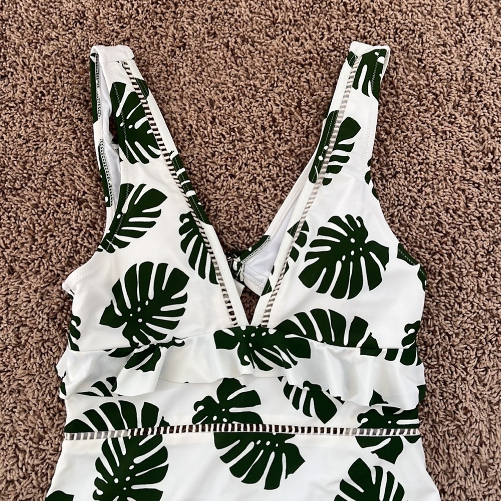 Woman’s Cupshe palm print one piece bathing suit, medium - Picture 2 of 5